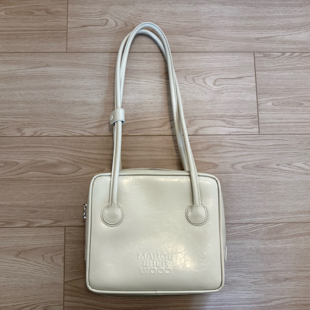 Marge Sherwood White Beige Piping Shoulder Bag